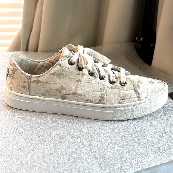 TOMS 7.5 Sneaker - Picture 6 of 9